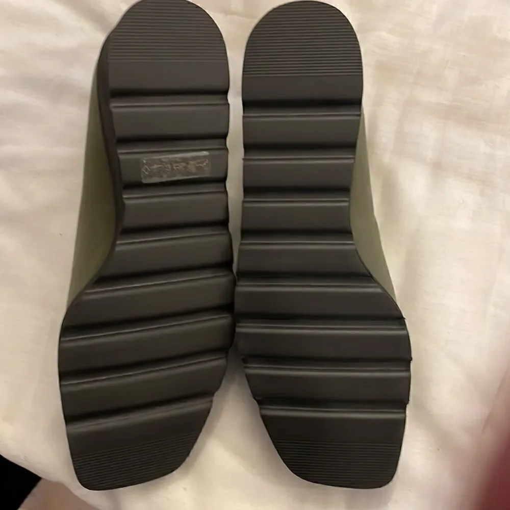 PETER KAISER OLIVE GREEN AND BLACK WEDGE OPEN TOE SHOES.  NEW